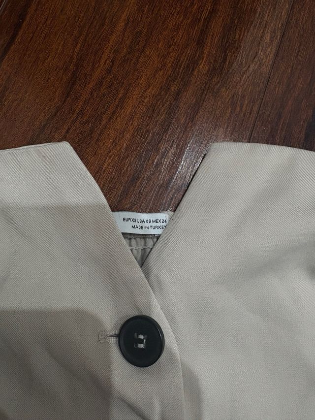 Top Bershka Beige Botones Bolsillos