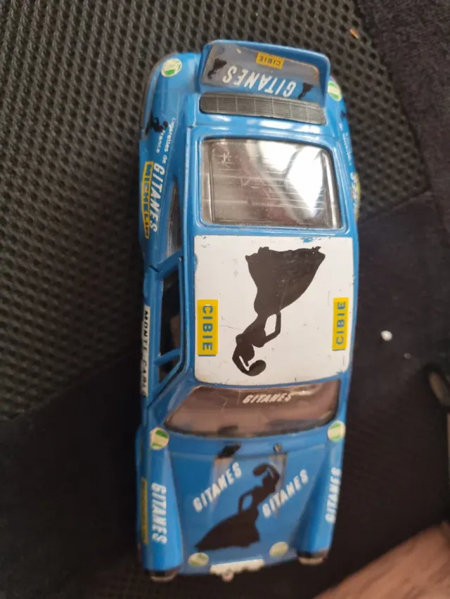 Modellino auto rally Gitanes