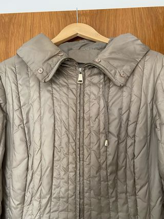 Elegante plumífero acolchado beige Talla XL