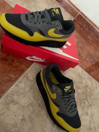 Nike Air Max 1 ESS Gris y Amarillo