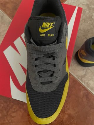 Nike Air Max 1 ESS Gris y Amarillo