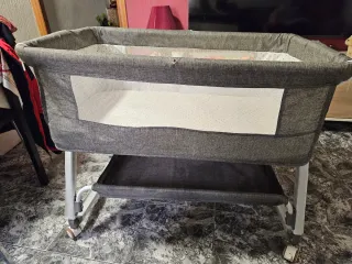 Cuna de bebé con colchón