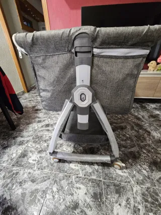Cuna de bebé con colchón