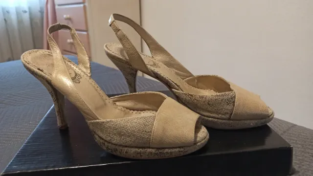 Sandalias tacón mujer beige