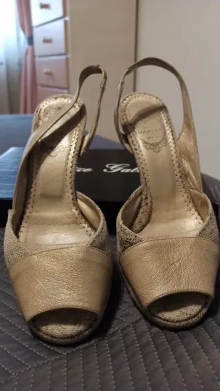 Sandalias tacón mujer beige