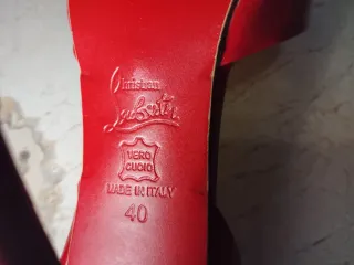 Tacones Christian Louboutin Charol Rojo Talla 40