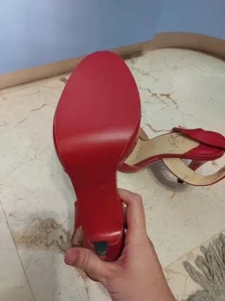 Tacones Christian Louboutin Charol Rojo Talla 40