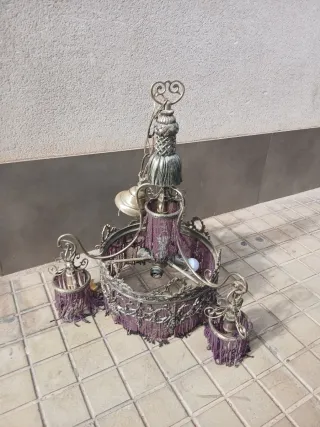 Lámpara colgante de metal y cristal morado