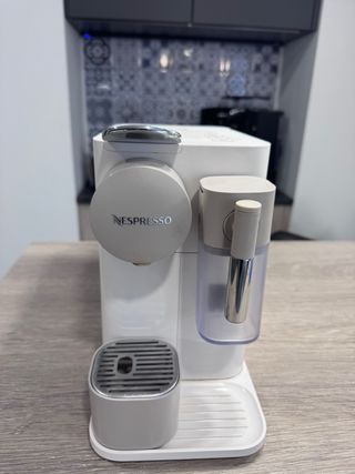 Cafetera Nespresso Latissima Blanca