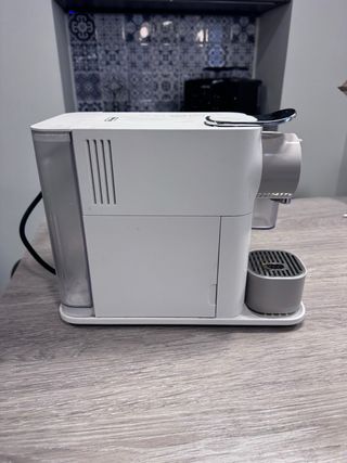 Cafetera Nespresso Latissima Blanca