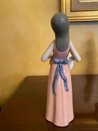 Figura Lladró “Dama con sombrero”