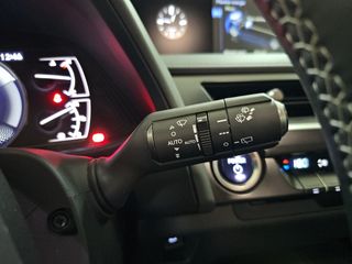 Lexus UX 2.0 250h Business