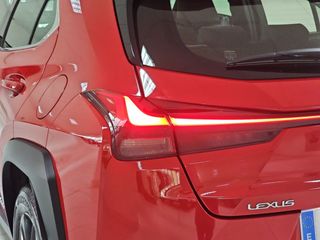Lexus UX 2.0 250h Business