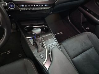 Lexus UX 2.0 250h Business