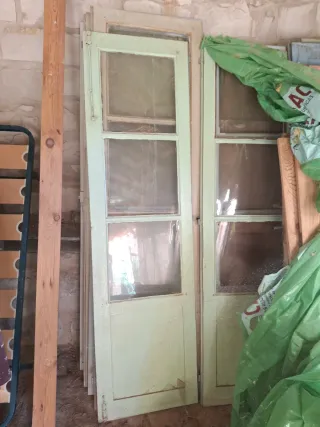 Lote de puertas antiguas de madera