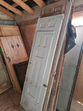 Lote de puertas antiguas de madera