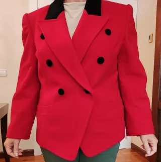 Blazer Rojo Doble Botonadura terciopelo negro