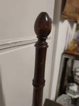 Escalera de biblioteca antigua