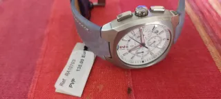 Reloj vintage plateado y azul