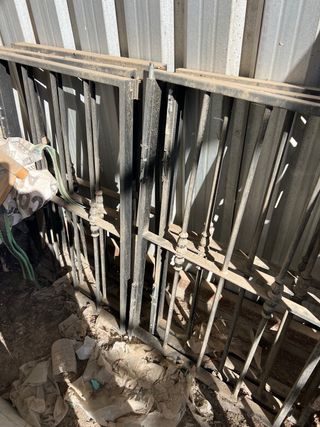 3 rejas ventana abatible + 1 balconera