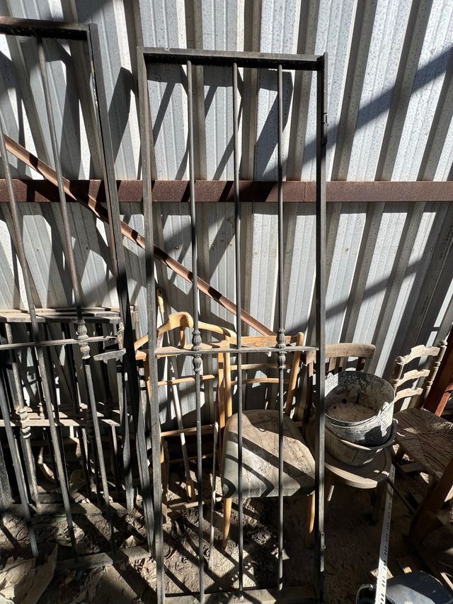 3 rejas ventana abatible + 1 balconera