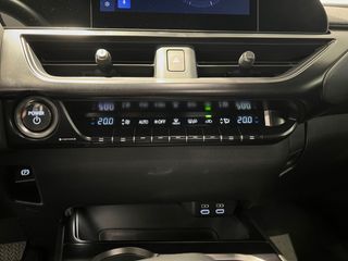 Lexus UX 2.0 250h Premium