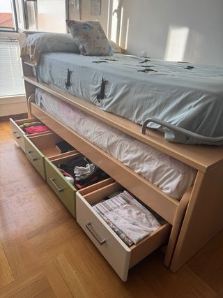 Cama juvenil con cajones