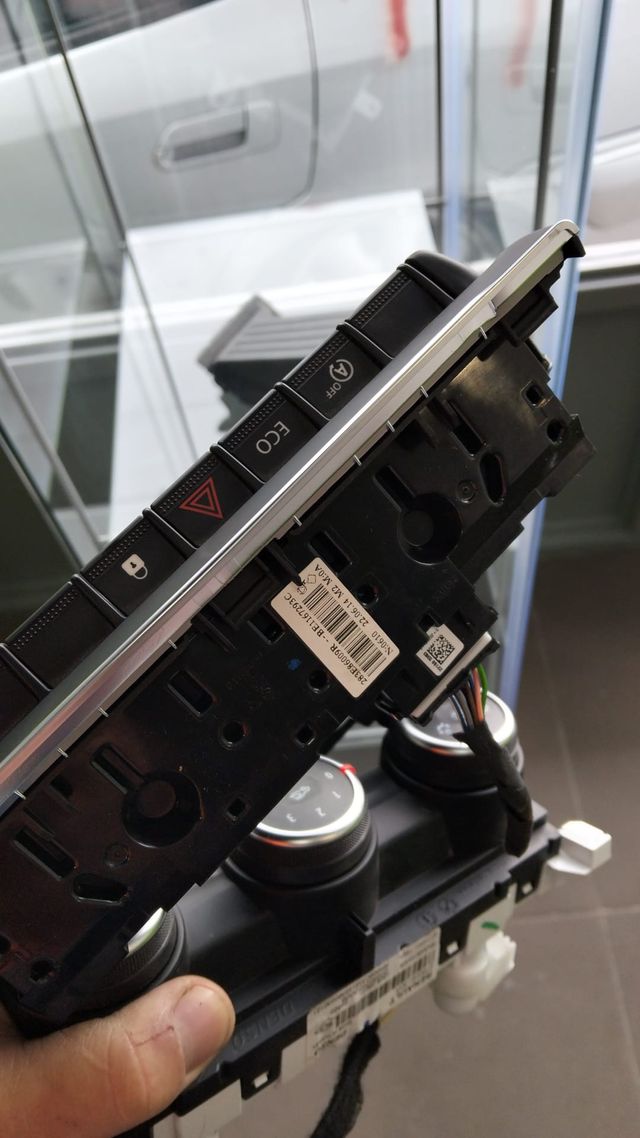 Mando Clima + Marco + Botón Warning 275006130R