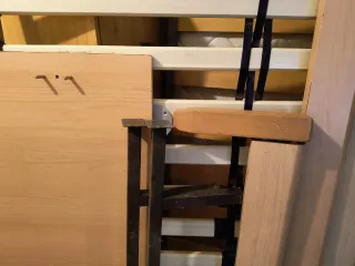 Somier con patas y colchón dos plazas.