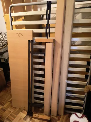 Somier con patas y colchón dos plazas.