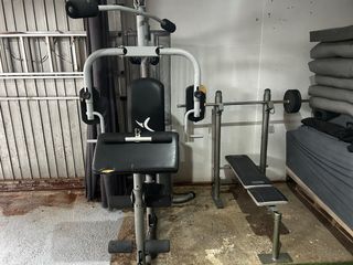 Estación de ejercicios y banco