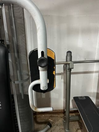 Estación de ejercicios y banco