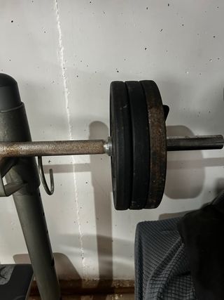 Estación de ejercicios y banco