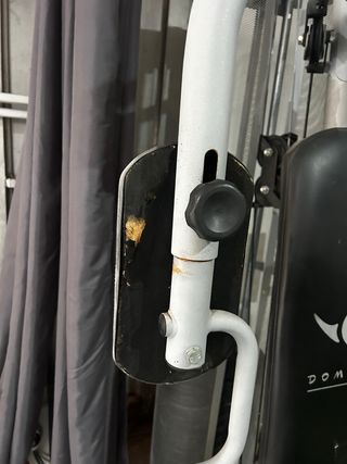 Estación de ejercicios y banco