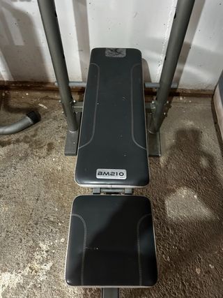 Estación de ejercicios y banco