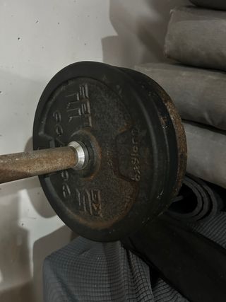 Estación de ejercicios y banco