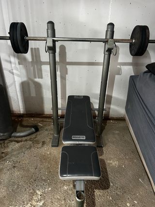 Estación de ejercicios y banco