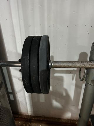 Estación de ejercicios y banco