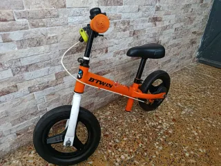 Bici infantil sin pedales naranja
