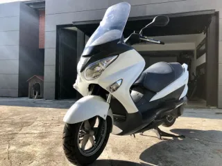 Suzuki Burgman 125 Blanca