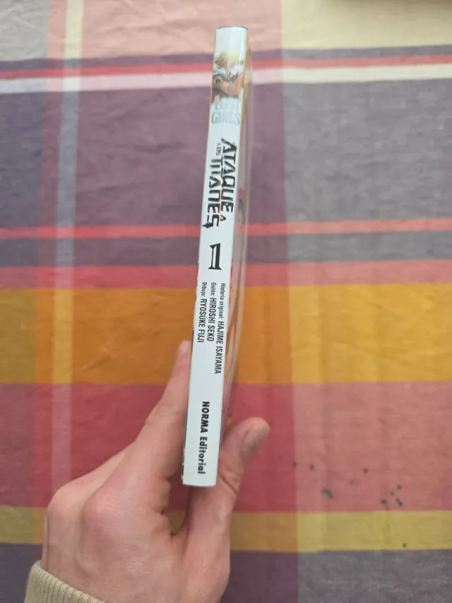 Cómic Ataque a los Titanes: Lost Girls 1