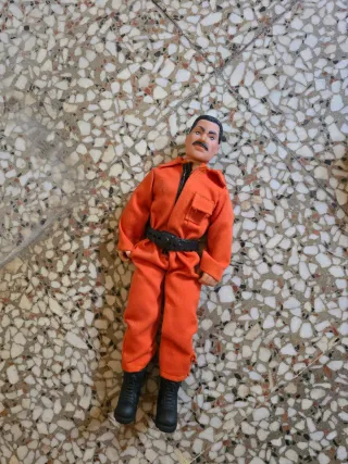 Muñeco Action Man naranja