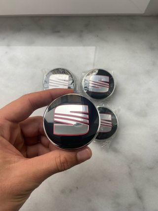 4 Tapabujes Seat 63mm Rojo Negro 1P0601165