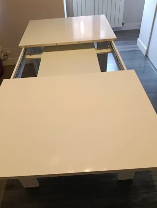 Mesa de comedor extensible blanca