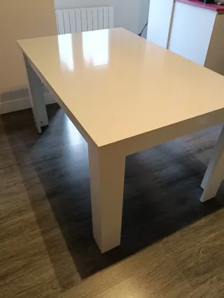 Mesa de comedor extensible blanca