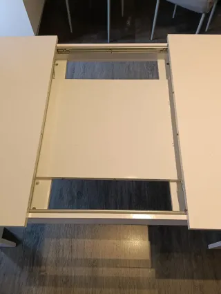 Mesa de comedor extensible blanca