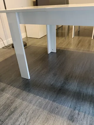 Mesa de comedor extensible blanca