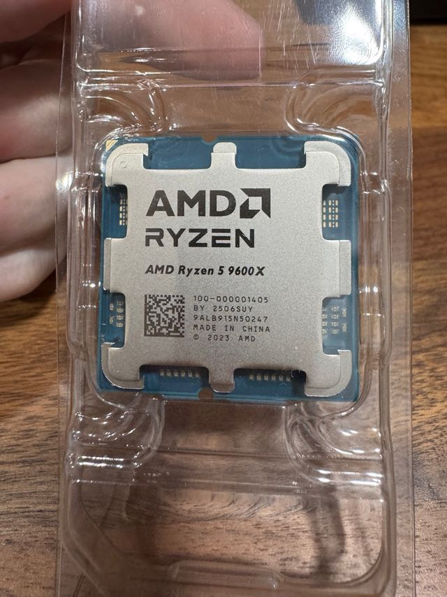 AMD Ryzen 5 9600X Procesador NUNCA USADO