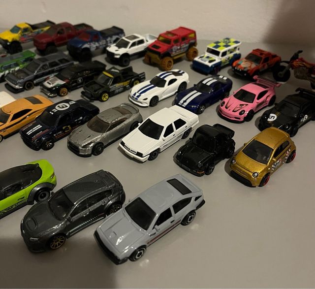 Macchine Hot Wheels Basiche 1/64