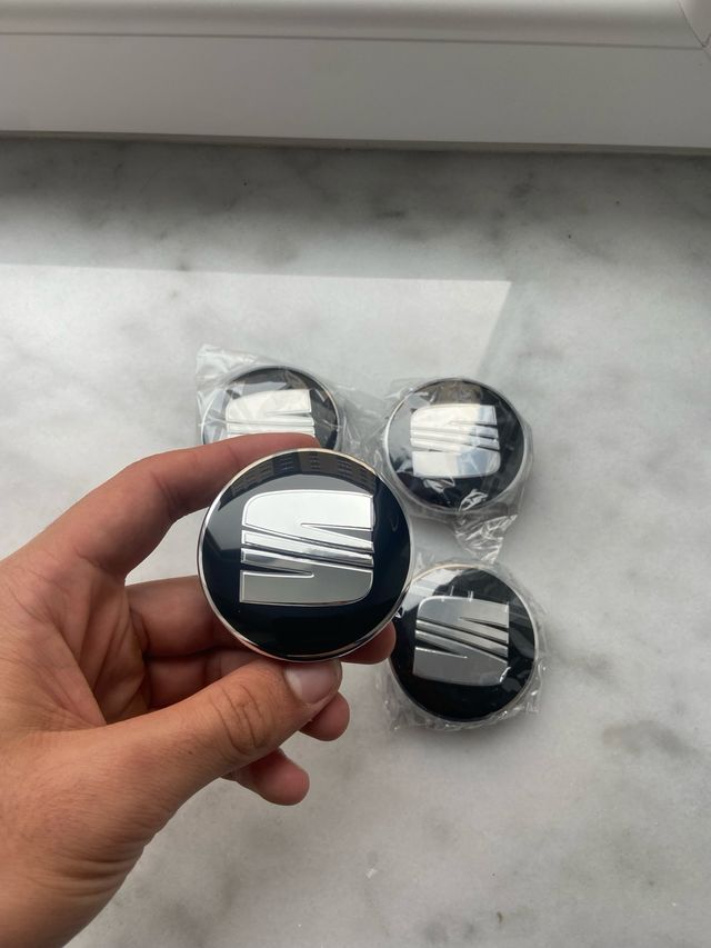 4 Tapabujes Seat 63mm Negro Plata 1P0601165